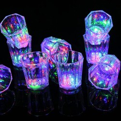 LED šviečiantys stikliukai gėrimams